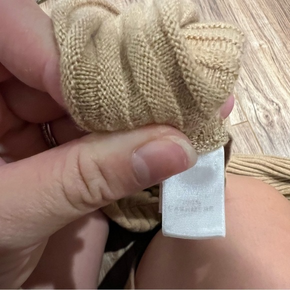 St. John Ribbed Knit Cashmere Cardigan Sweater Camel - Picture 8 of 9